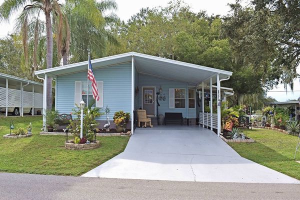 28331 River Run Drive, Leesburg FL 34747 - LAKE HARRIS LANDING BEAUTY