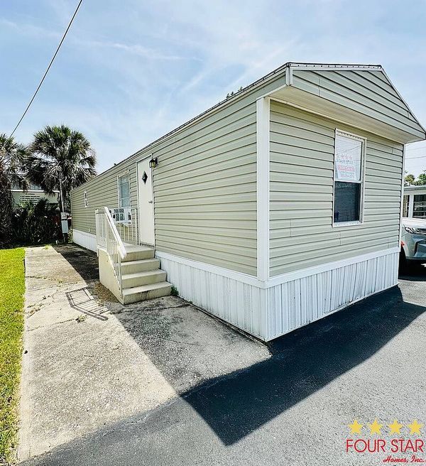 109 Cancun Ln, Daytona Beach FL 32117