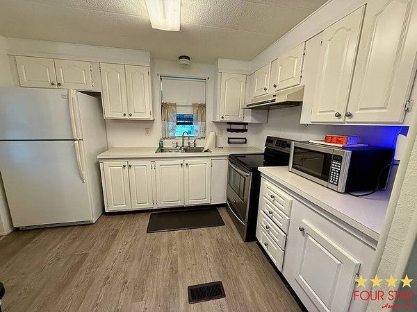 3282 Country Ln, DeLand FL 32724