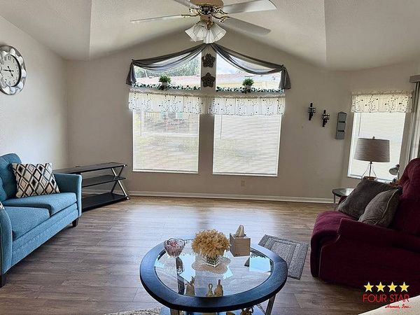 333 Kings Lake Drive, DeBary FL 32713