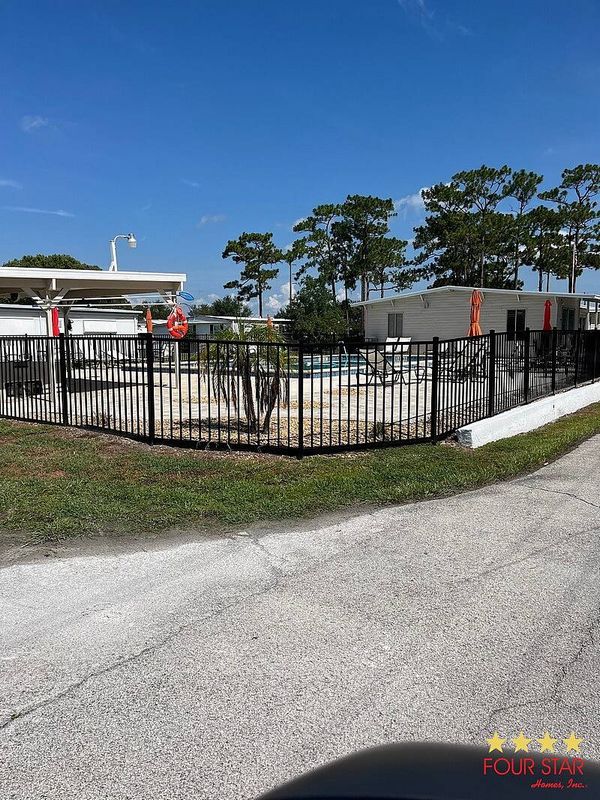1021 Robin, DeLand FL 32724