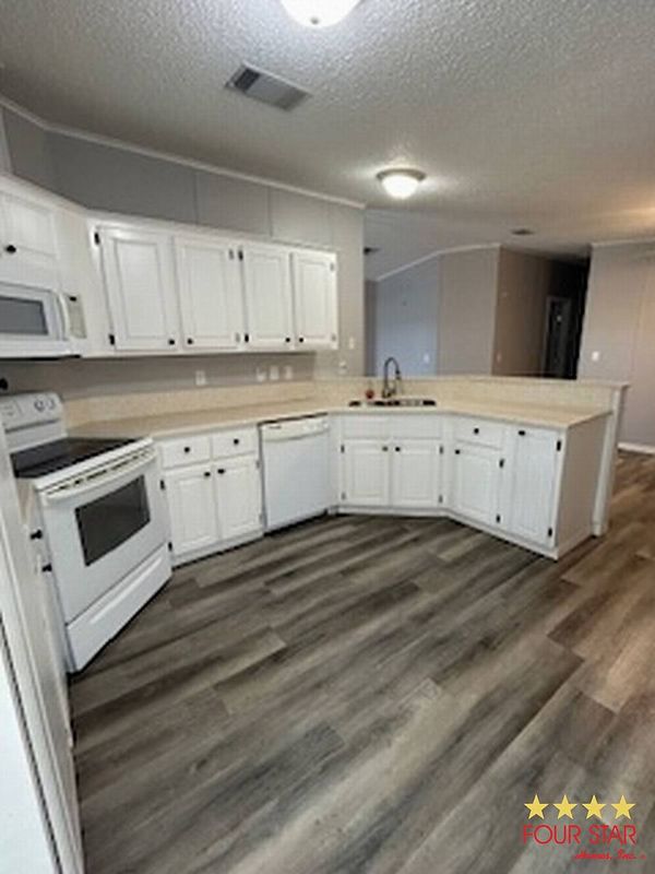 340 kingslake, DeBary FL 32713