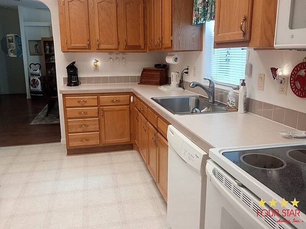 378 Kings Lake Dr, DeBary FL 32713