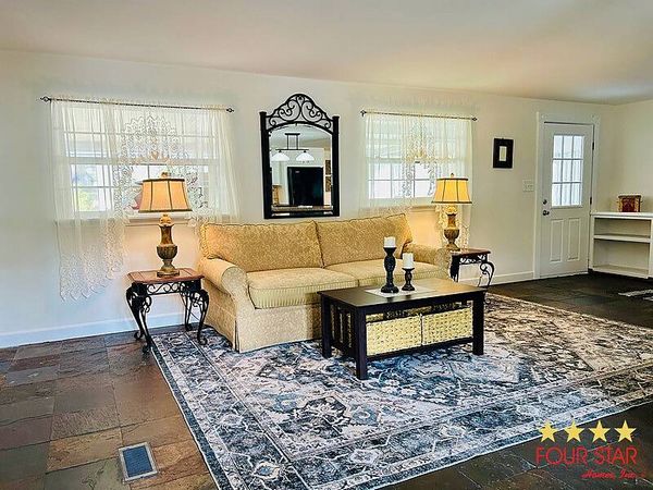 128 Queens Dr, Leesburg FL 34748