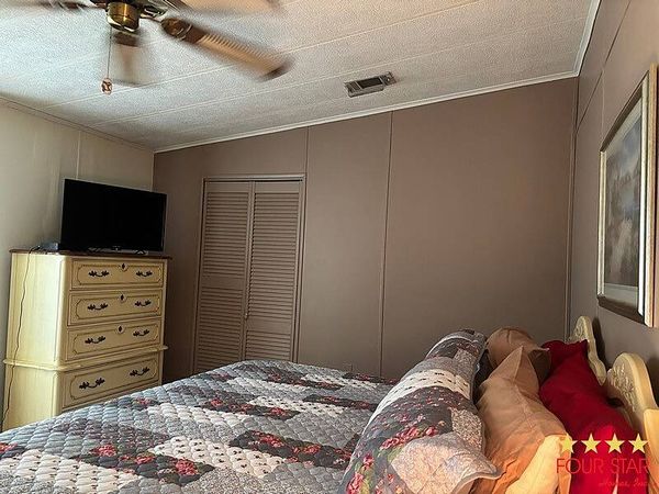 340 Pineview Dr, Orange City FL 32763