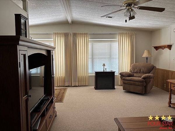 340 Pineview Dr, Orange City FL 32763