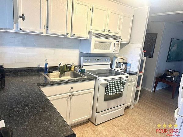 13048 Lemon Ave, Grand Island FL 32735