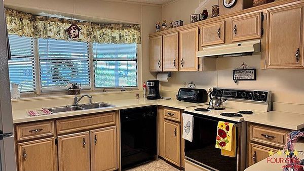 3200 E Derry Dr, Sebastian FL 32958