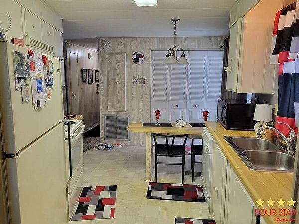 146 Colburn Dr, DeBary FL 32713
