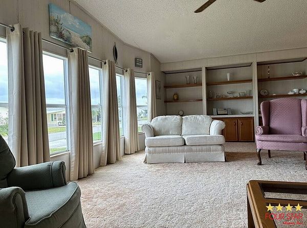 1038 W Lakeview Dr, Sebastian FL 32958