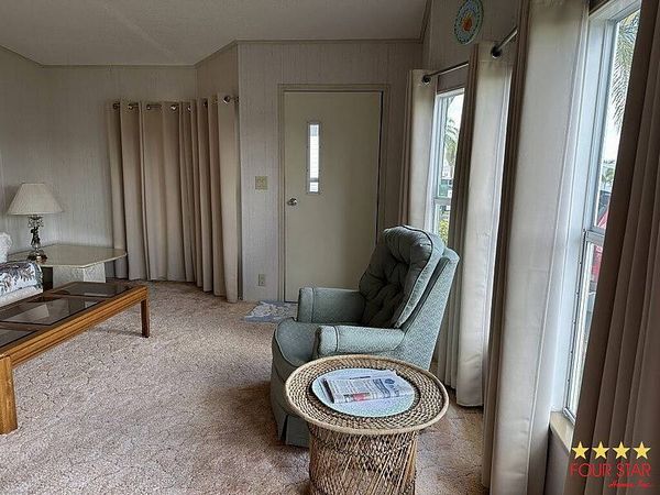 1038 W Lakeview Dr, Sebastian FL 32958