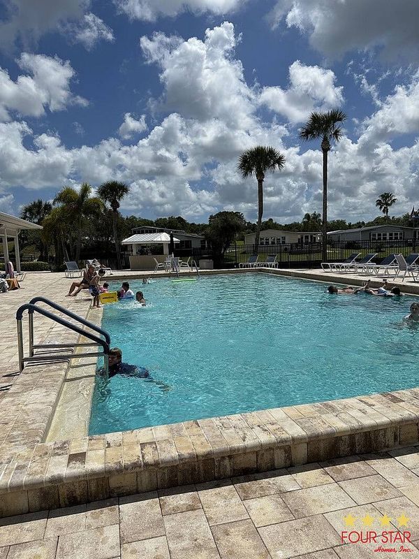 1038 W Lakeview Dr, Sebastian FL 32958