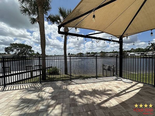 1038 W Lakeview Dr, Sebastian FL 32958