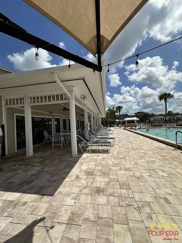 1038 W Lakeview Dr, Sebastian FL 32958