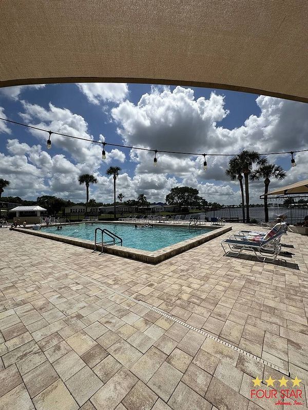 1038 W Lakeview Dr, Sebastian FL 32958