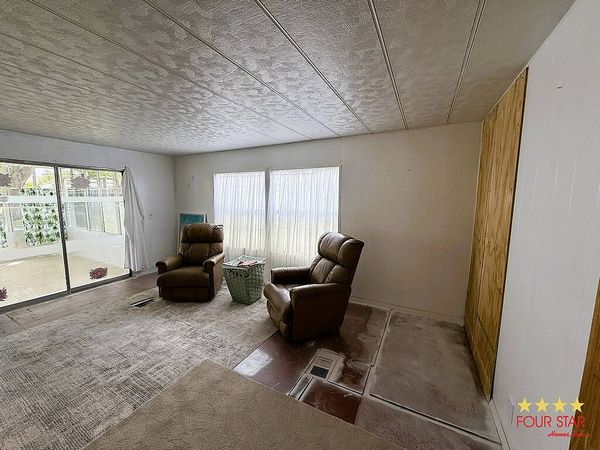 10 Las Palmas Dr, Edgewater FL 32132