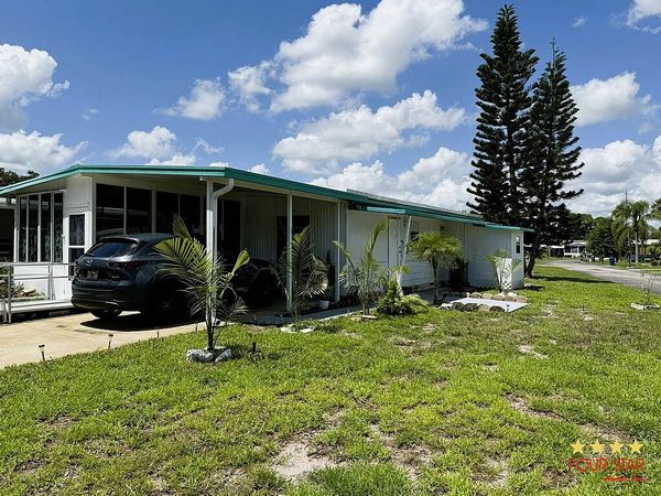 10 Las Palmas Dr, Edgewater FL 32132