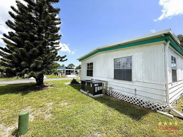 10 Las Palmas Dr, Edgewater FL 32132
