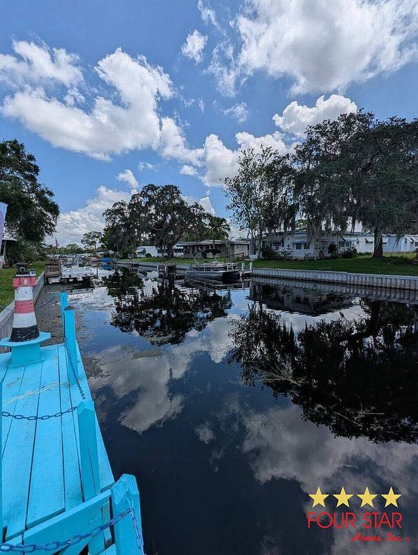 132 S Lake Dr, Leesburg FL 34788