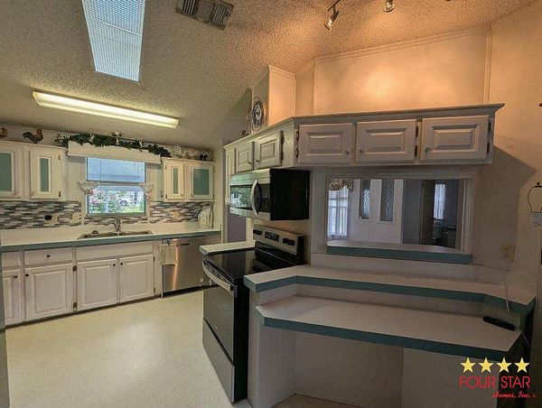 132 S Lake Dr, Leesburg FL 34788