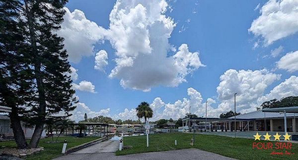 132 S Lake Dr, Leesburg FL 34788