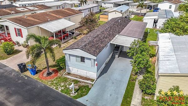1368 Autumn Dr, Tampa FL 33613