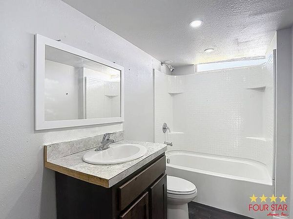 1368 Autumn Dr, Tampa FL 33613