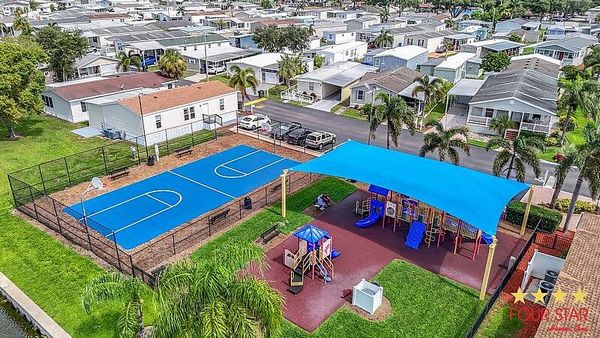 1368 Autumn Dr, Tampa FL 33613