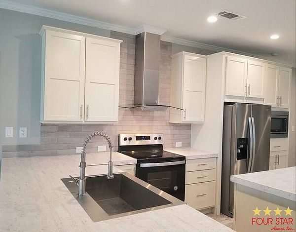1608 Voyager Dr, Sarasota FL 34234