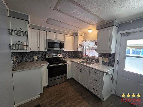 189 S Tara Dr, Tavares FL 32778