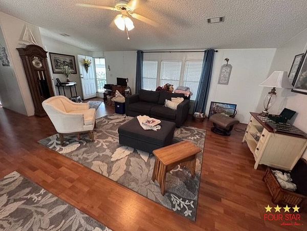 408 Kings Lake Dr, DeBary FL 32713