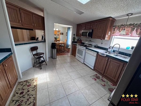 408 Kings Lake Dr, DeBary FL 32713