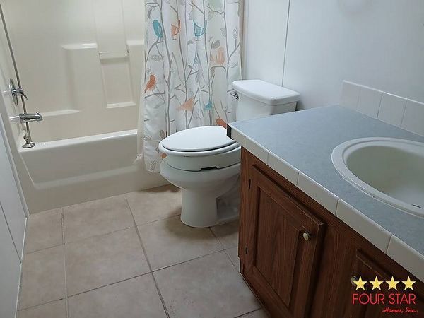 408 Kings Lake Dr, DeBary FL 32713