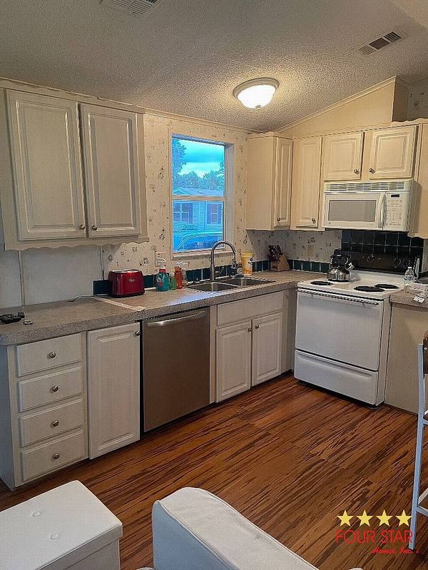 958 Savanna Dr., Kissimmee FL 34746