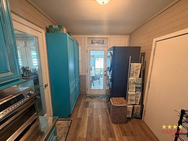 302 Riverside Dr, Holly Hill FL 32117