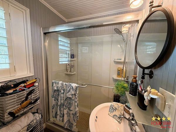 302 Riverside Dr, Holly Hill FL 32117