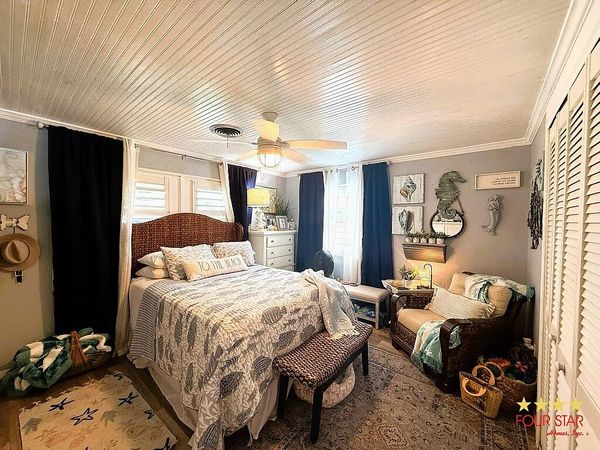 302 Riverside Dr, Holly Hill FL 32117