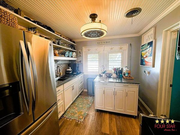 302 Riverside Dr, Holly Hill FL 32117