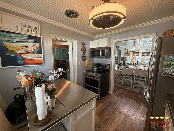 302 Riverside Dr, Holly Hill FL 32117