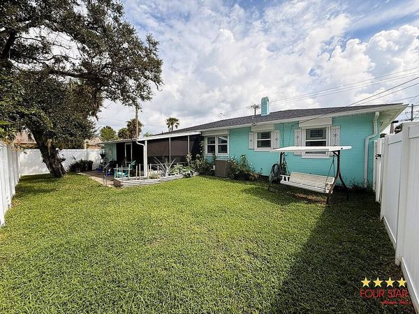 302 Riverside Dr, Holly Hill FL 32117