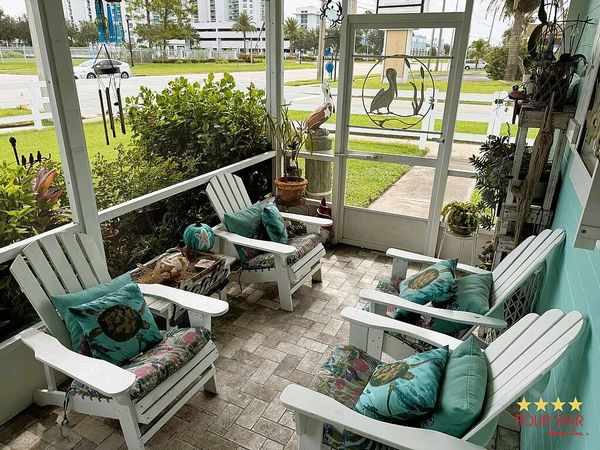 302 Riverside Dr, Holly Hill FL 32117
