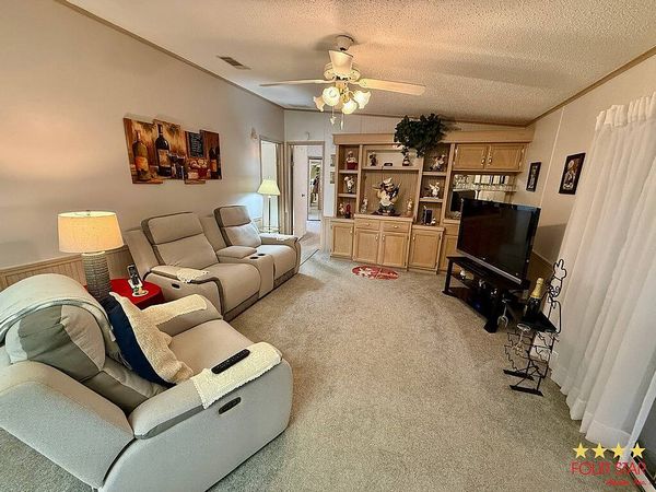 1016 E. Palm Valley Drive , Oviedo FL 32765
