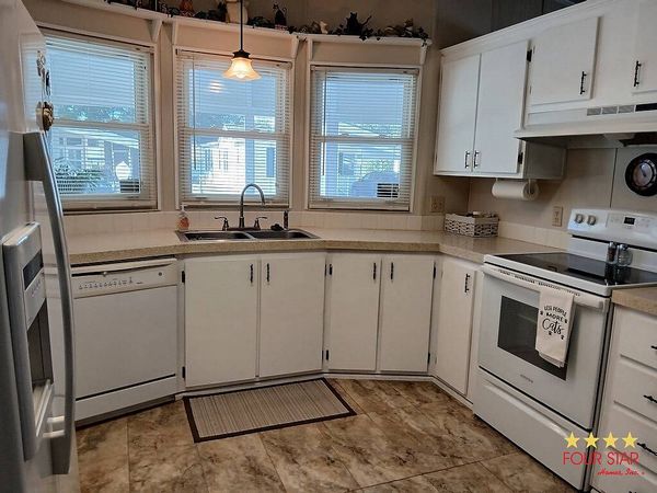 382 kINGSLAKE dR, DeBary FL 32713