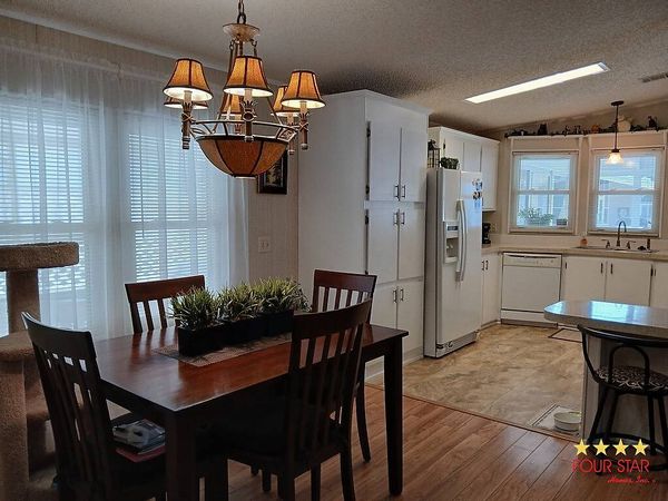 382 kINGSLAKE dR, DeBary FL 32713