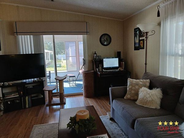 382 kINGSLAKE dR, DeBary FL 32713