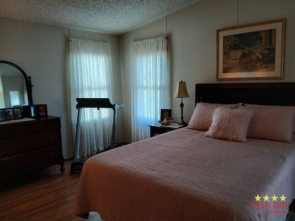 382 kINGSLAKE dR, DeBary FL 32713