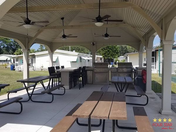 2904 Hillcrest Dr., Sarasota FL 34234