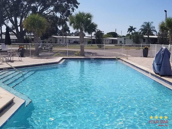 2904 Hillcrest Dr., Sarasota FL 34234