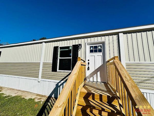 267 Circle Dr, DeLand FL 32724