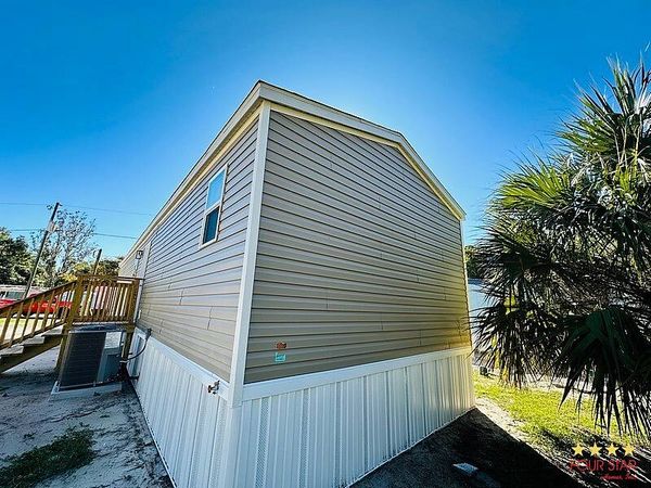 267 Circle Dr, DeLand FL 32724